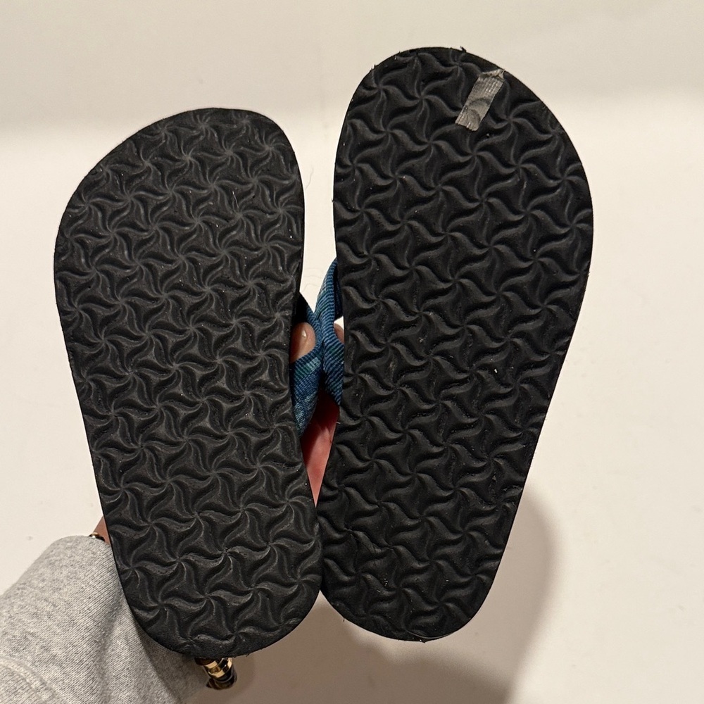 Teva Multicolor Patterned Sandals - Picture 4 of 4
